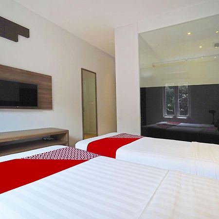 Capital O 91472 The Regia Dago Hotel By Ultimo Bandung Esterno foto